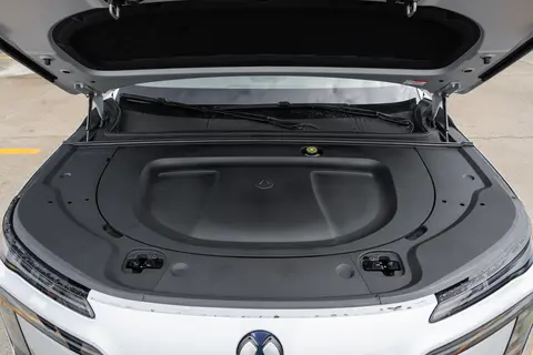 5.2米大空间+3.9秒破百！腾势N8L DM：家用选它真香吗？