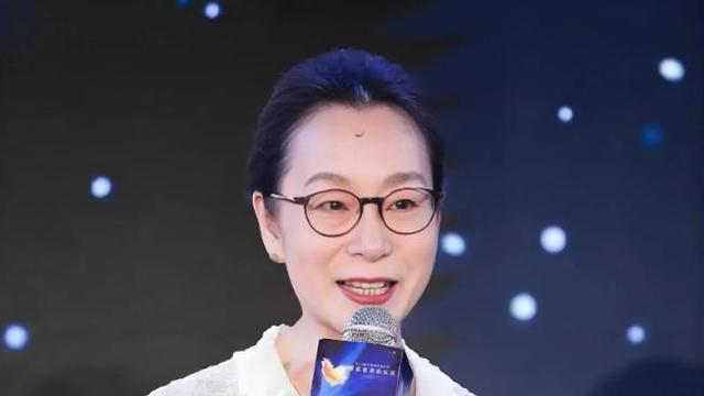 想不到2月还没结束！国家一级演员奚美娟，就给影视圈演员敲警钟