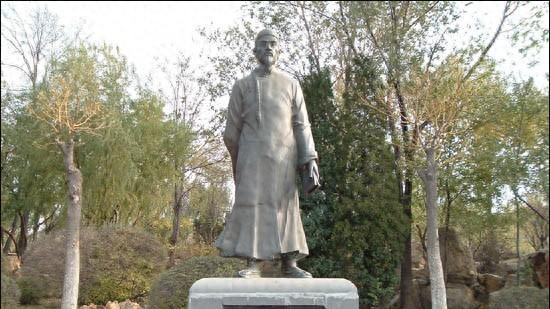 超越时代的批判者：曹雪芹在苦难中铸就《红楼梦》的永恒