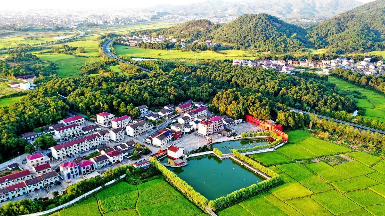 陪我爸过了 30 年的后妈，在他去世 23 天后，突然消失不见