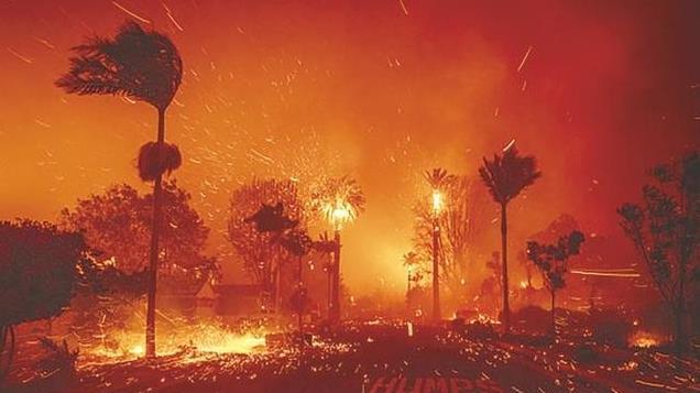 中美天灾救援速度对比：美国山火肆虐3天愈演愈烈，中国令人意外