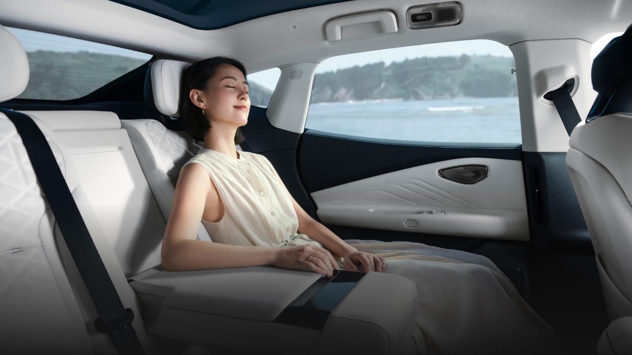 领克10 EM-P拿下杰兰路榜单头名，5077辆月销印证“闭眼入”实力