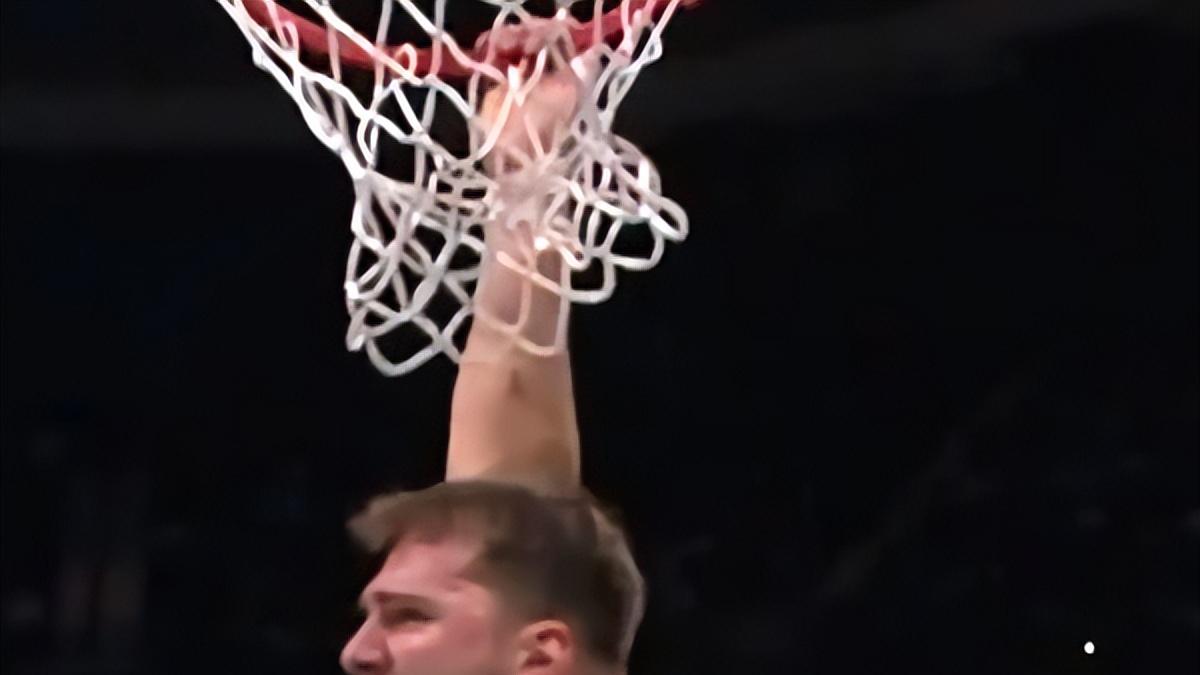 湖人客场战胜黄蜂，已取得7战6胜，本场斯玛特发挥抢眼7次抢断创赛季记录