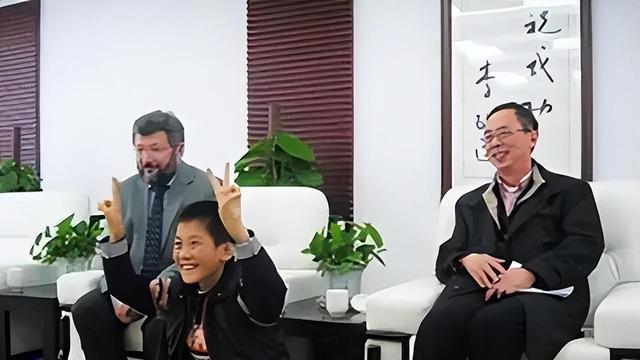 山东神童：3天念完小学，10岁参加高考，读1年大学嫌太简单溜回家