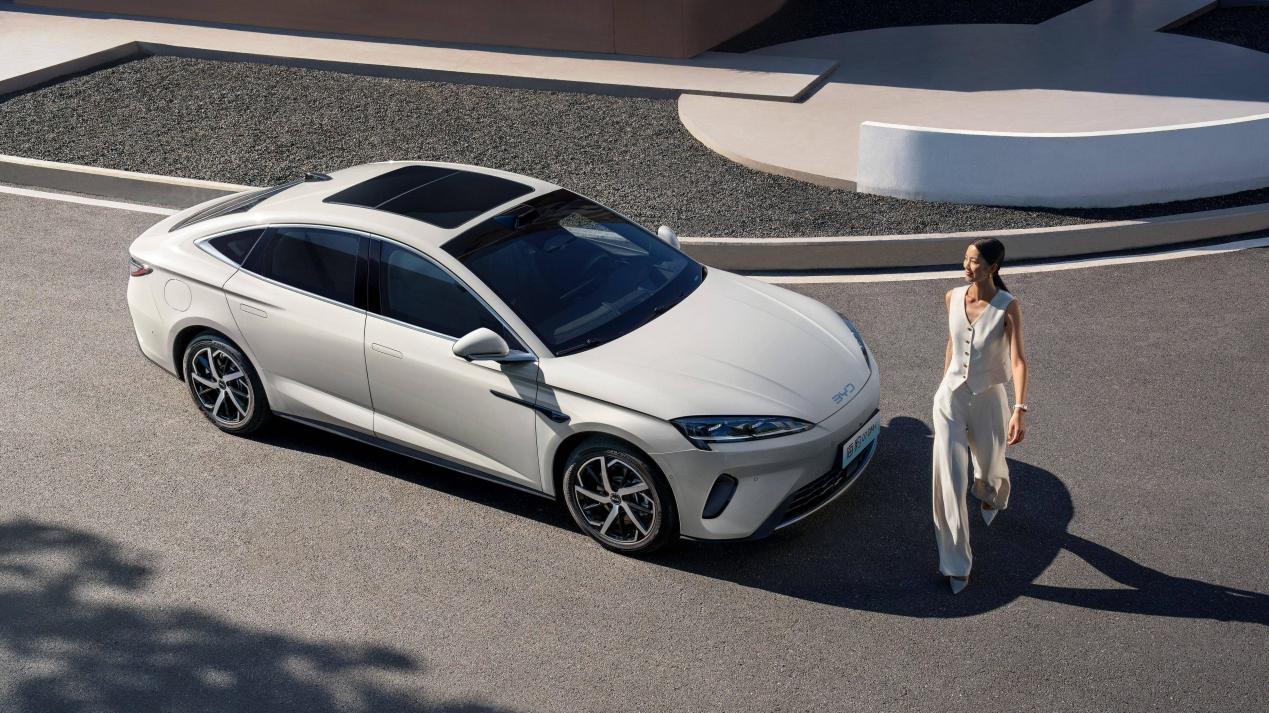 搭载超百项全系标配配置，2026款海豹07DM-i上市，14.98万起