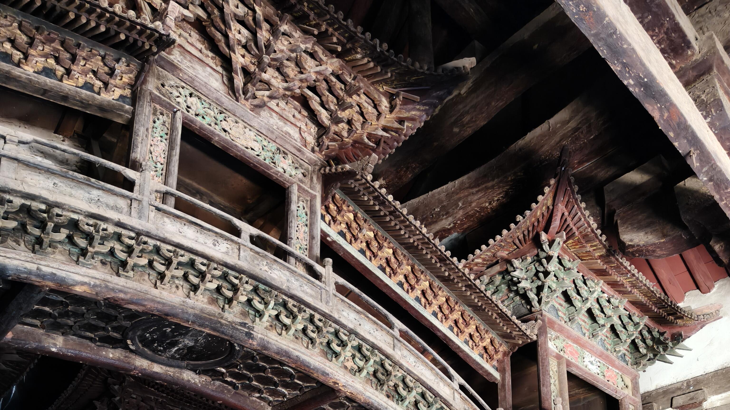 村头古庙卧宋魂，瓦当泛着冷光，凭啥惊故宫