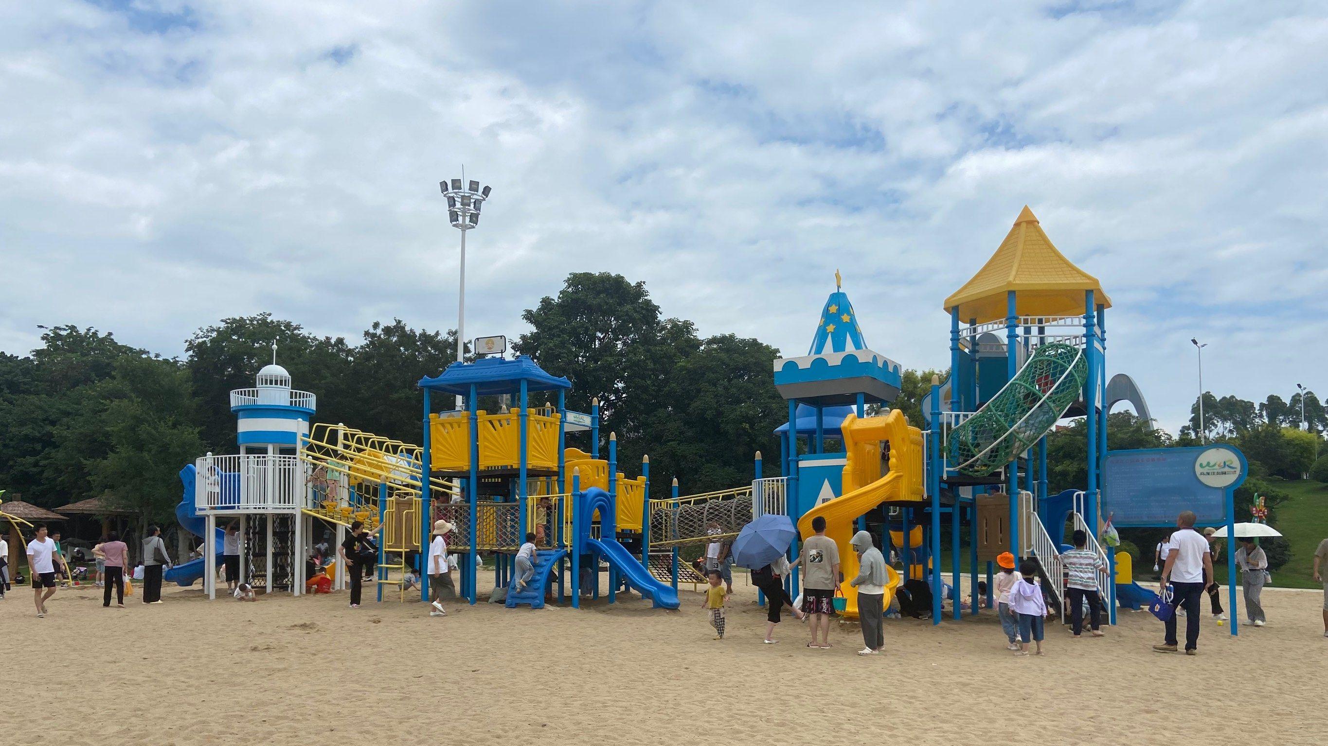 浪潮之巅的智慧：智能水控机如何重塑海边游乐新体验