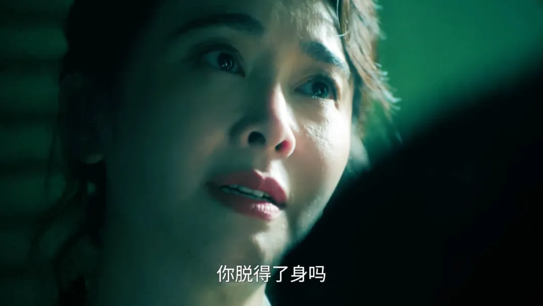 当48岁左小青和42岁李依晓同框，我才彻底明白，什么叫气质和骨相