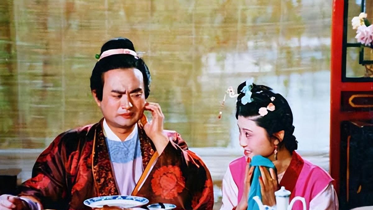 最起码薛蟠侵犯香菱还给了她名分，不比宝玉对袭人好吗？