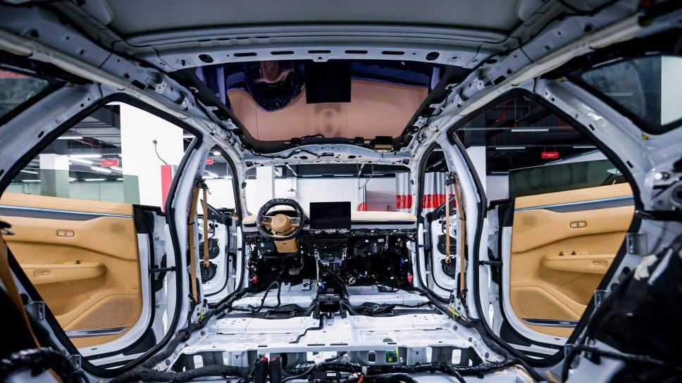 极氪发起辅助驾驶系统升级众筹引热议，老用户：看到了企业负责任的态度