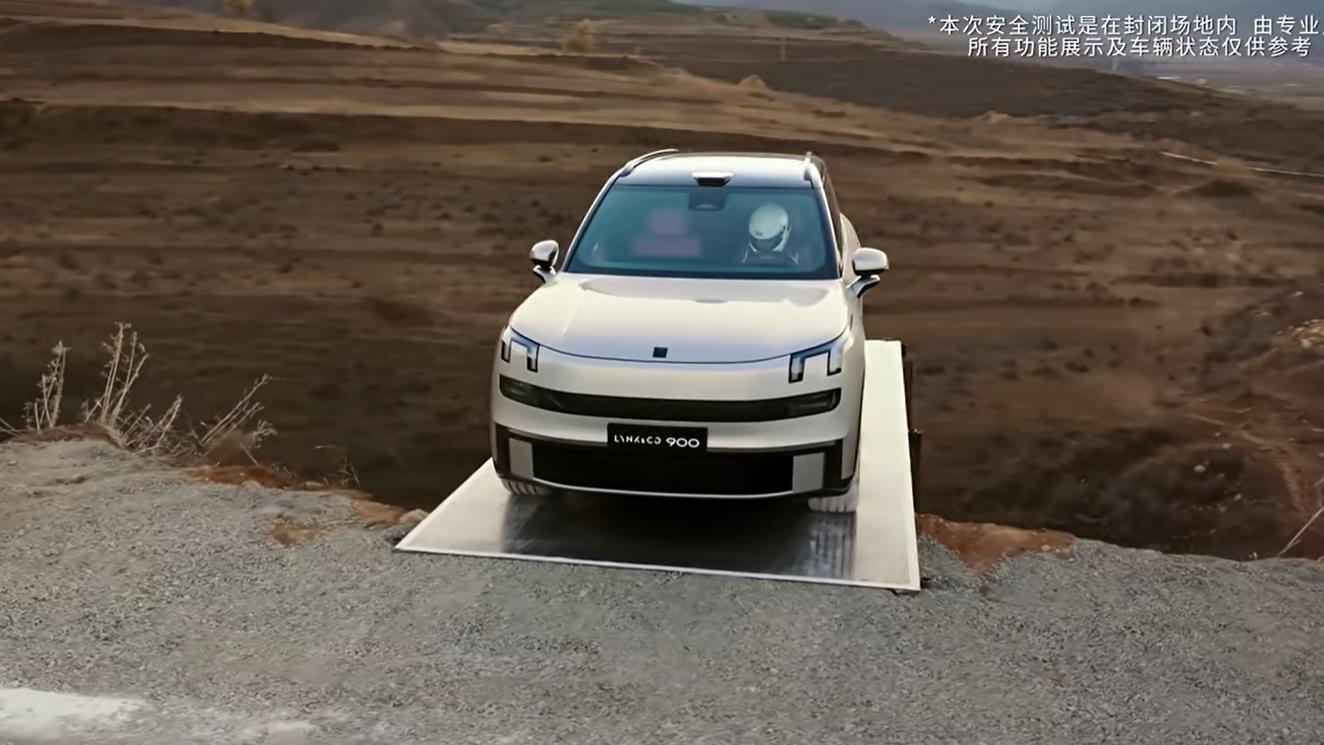 家庭出行难题破解，领克900重塑大型六座SUV操控标杆