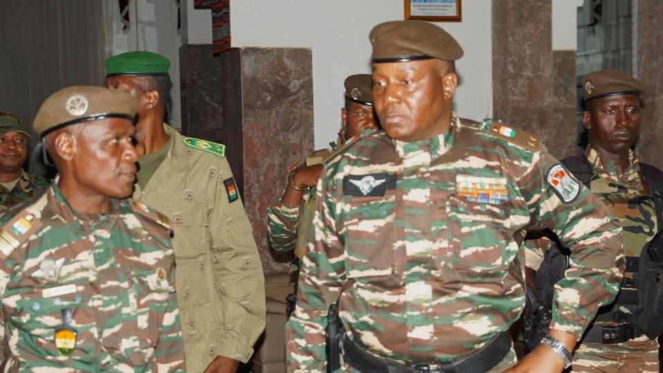 尼日尔对中国“恩将仇报”，中国该如何维护海外的利益？