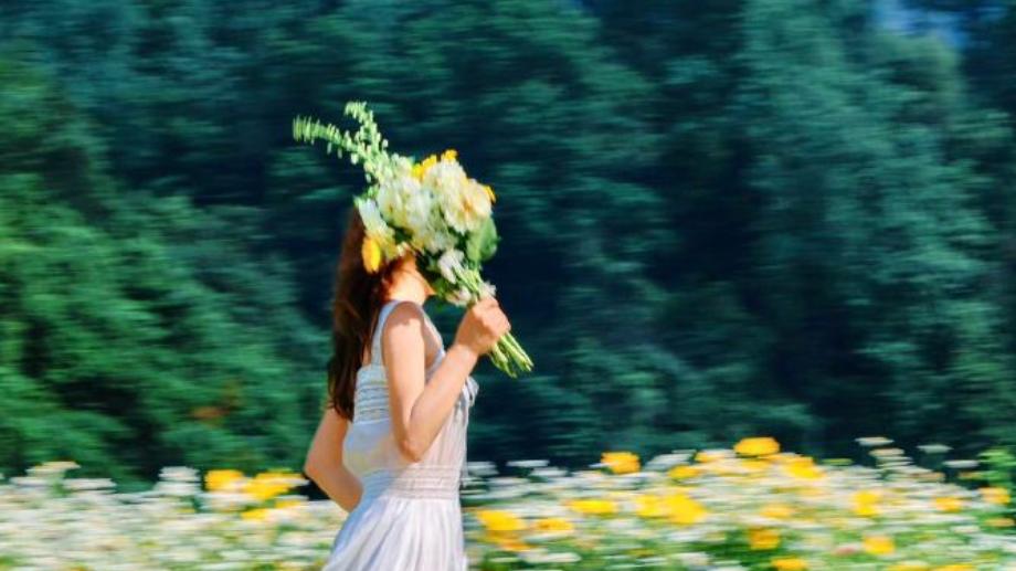 别再硬扛了！真正的强者，都在悄悄练习“松弛感”