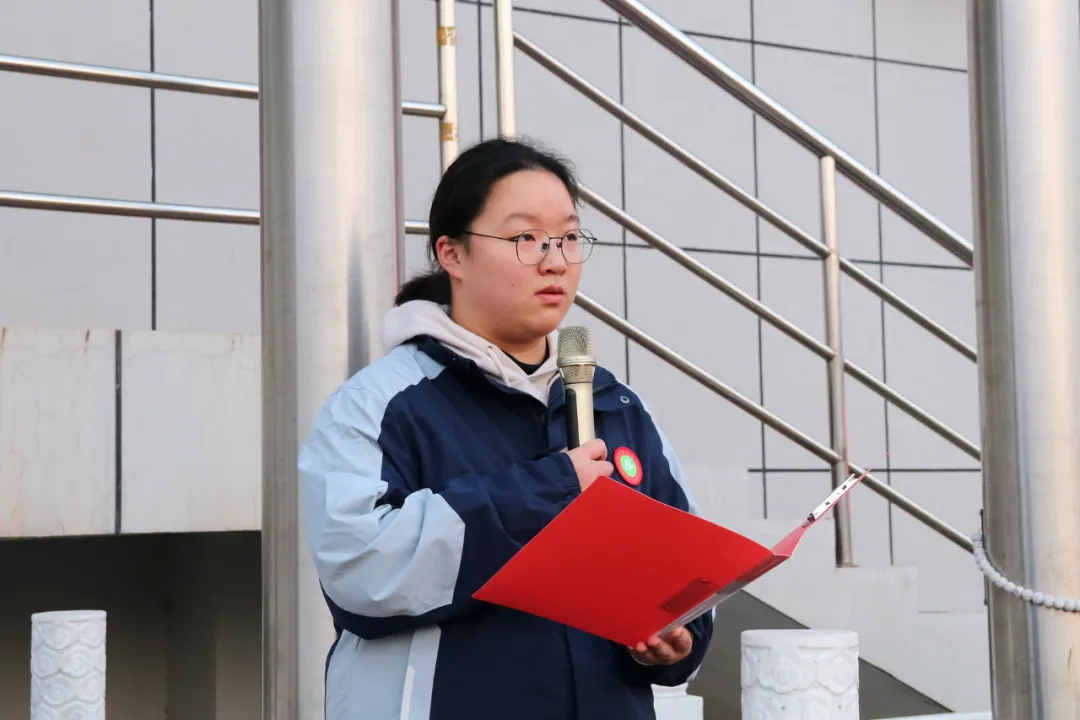 德育动态 | 阜阳阜南一中举行“辞旧迎新，展望未来”主题升旗仪式