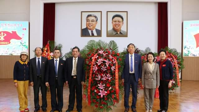 志愿军研究分会成员到朝鲜驻华大使馆敬献花篮