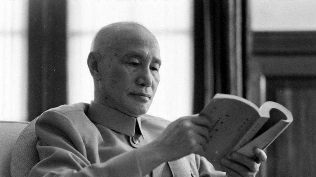 王耀武被俘前做了三件事，原来：他保住了黄河大桥，也救了自己
