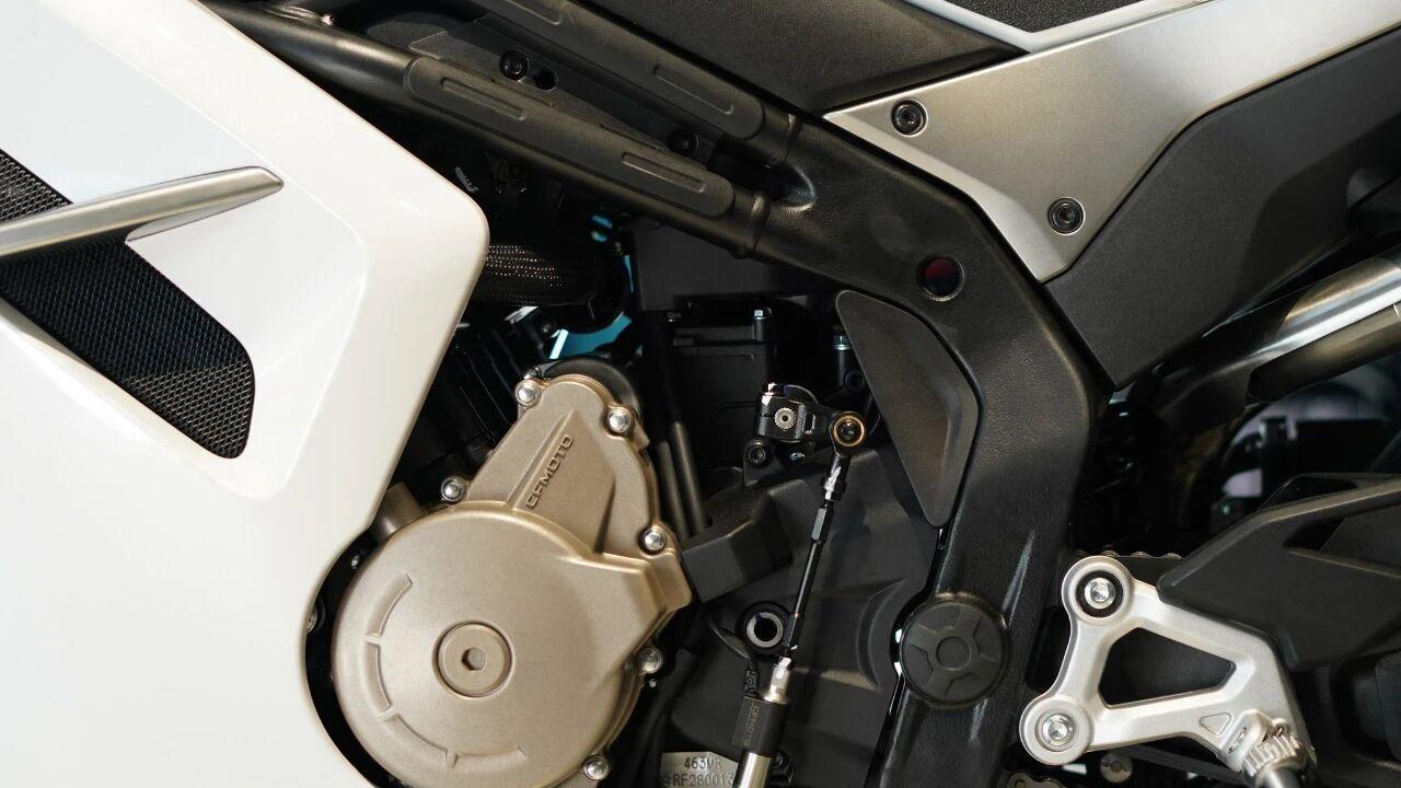 “另一台500SR”官宣了？郑英豪这车库是声东击西