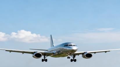 飞机过村噪音如“晴天打雷”，河南新野县村民不堪其扰