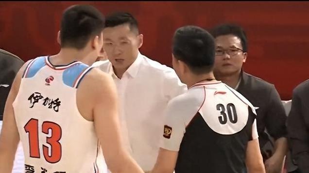 新疆崩盘内幕揭秘！三大致命失误成败因，媒体人点名批评刘炜！