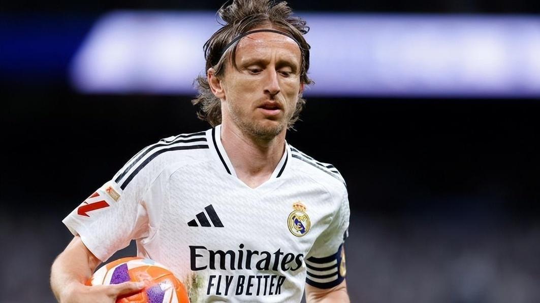 39岁魔笛拒躺赚1亿！欧洲豪门疯抢：米兰双雄开撕，巴黎砸钱搅局