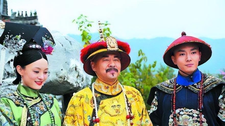 凌云峰上：为啥雍正一见虚弱的甄嬛就把持不住？你瞧桌面摆着啥