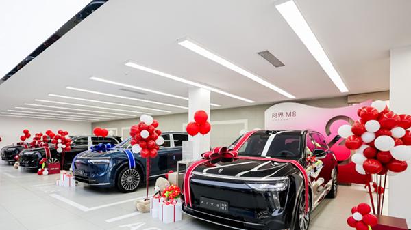 山西首批问界M8车主交车仪式在鸿蒙智行·太原空港用户中心圆满举行