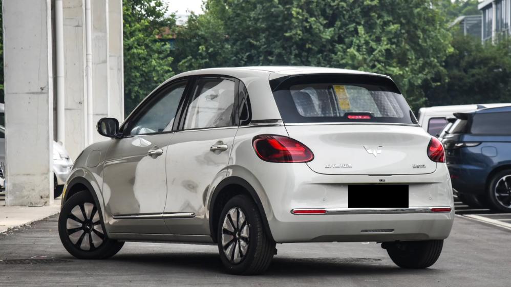 推荐入手中配，五菱缤果产品力均衡，三种续航版本可选