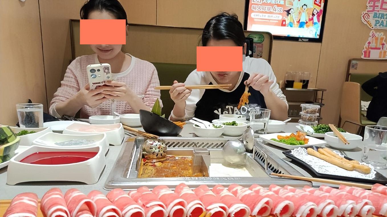 217元的火锅成为压垮父亲的一根稻草 评论区却被网友群嘲