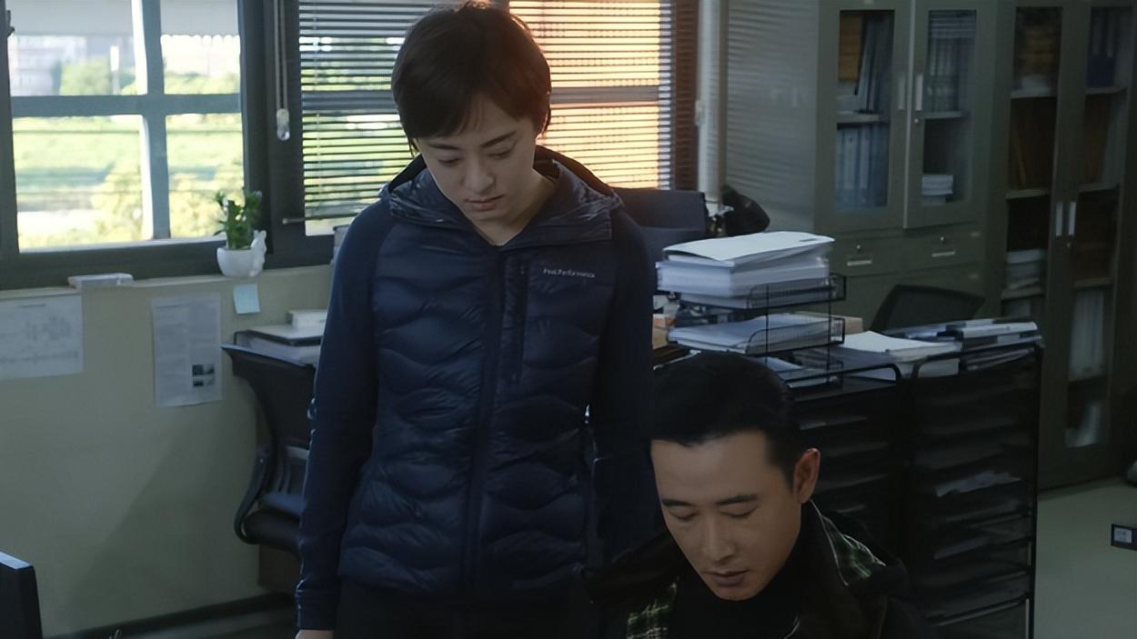 乌云之上戏混子毁剧，资本家的丑儿子遭抵制