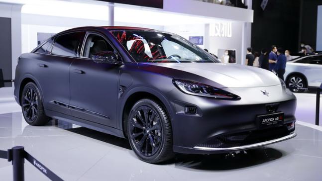 华为高阶智驾上车！极狐阿尔法S HI版凭实力出圈