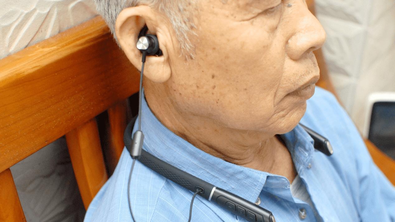 町石tinx挂脖助听器|让声音更清晰，沟通不再难