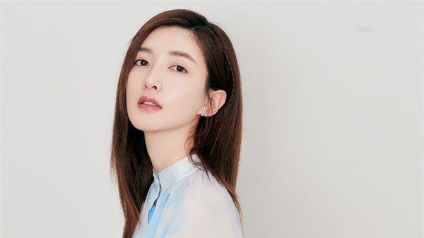 江疏影：从“花瓶”到“女王”，她的逆袭之路藏着多少人间清醒？