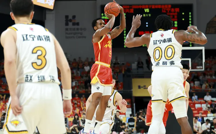 广厦26分大胜辽篮夺赛点！布朗30+9大爆发，王博终结系列赛悬念？