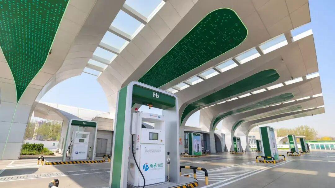 【今日碳报2025.12.16】技术驱动，双碳目标下的绿色变革加速