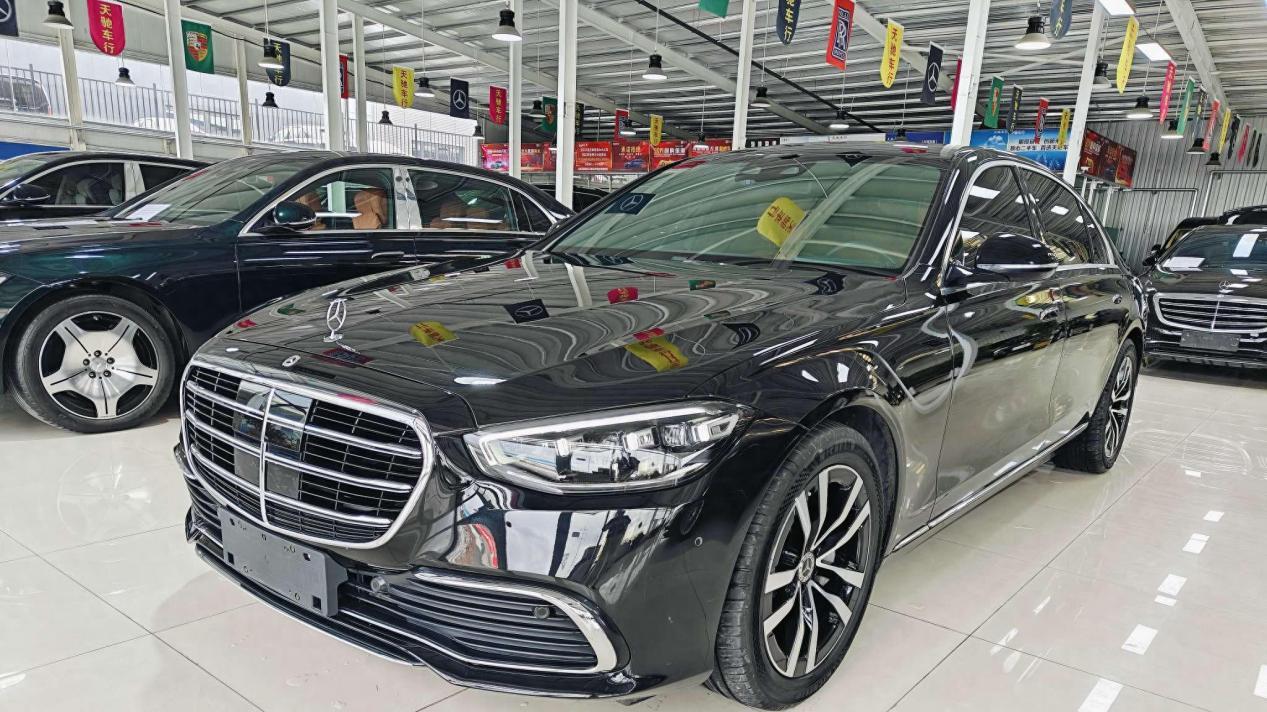 22款奔驰S级，一手准新车况，7.9万公里，优雅依旧！