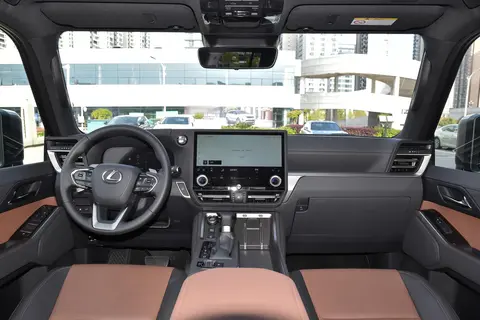 2026款雷克萨斯GX实车曝光 77.8万起，2.4T混动+硬派越野配置优化