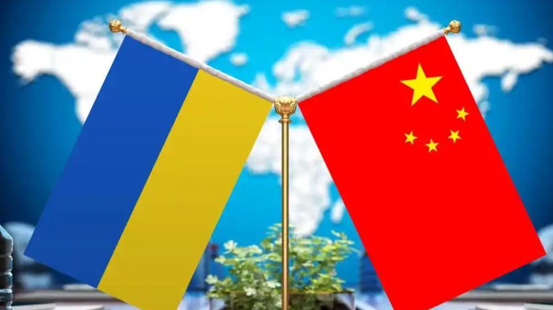 特朗普要的“圣诞礼物”，泽连斯基给不起，于是又把中国当作噱头