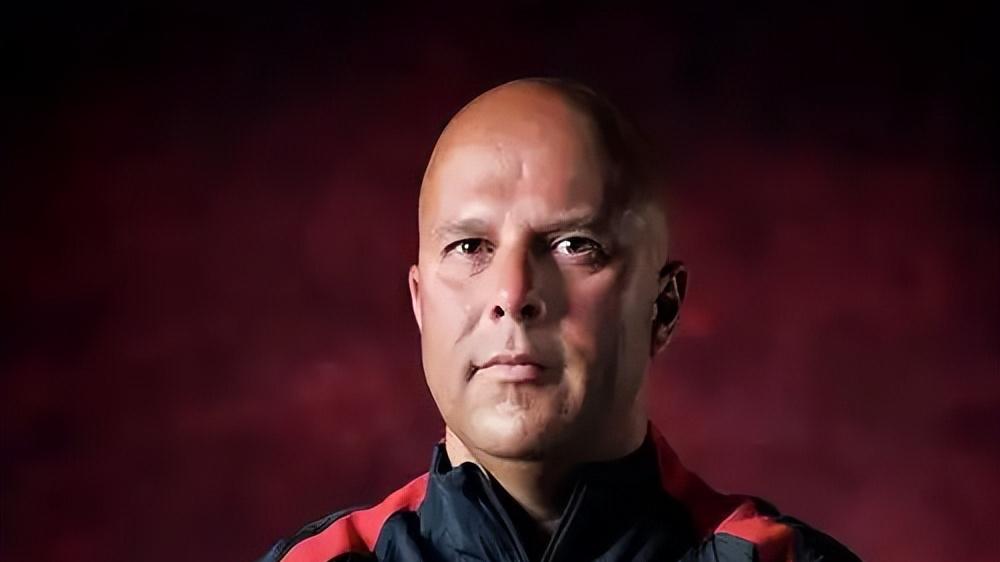 萨拉赫赛后炮轰俱乐部，利物浦完了，萨拉赫和斯洛特谁更该走？