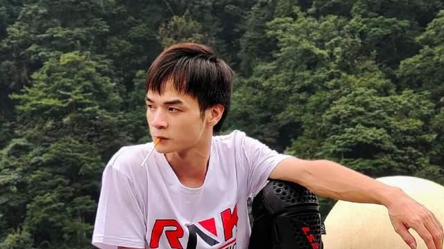 25岁机车网红“小陈”车祸去世！山路飙到124，生前调侃一语成谶