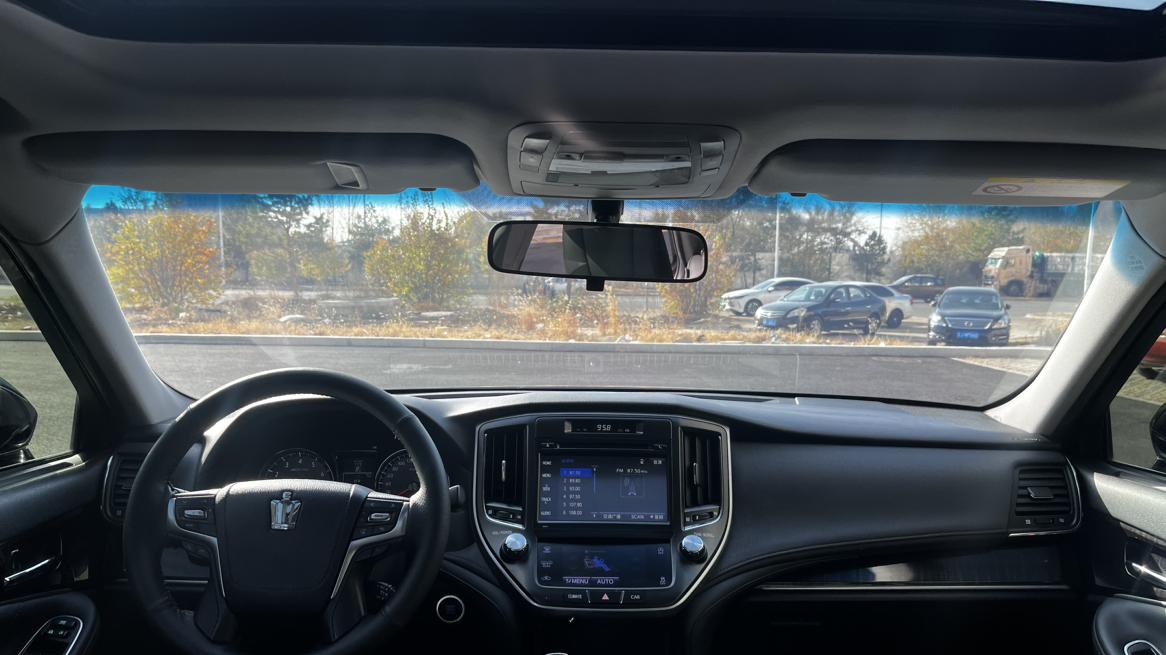 12万公里丰田皇冠，2.0T+8AT，适合家用，12.6万值吗？