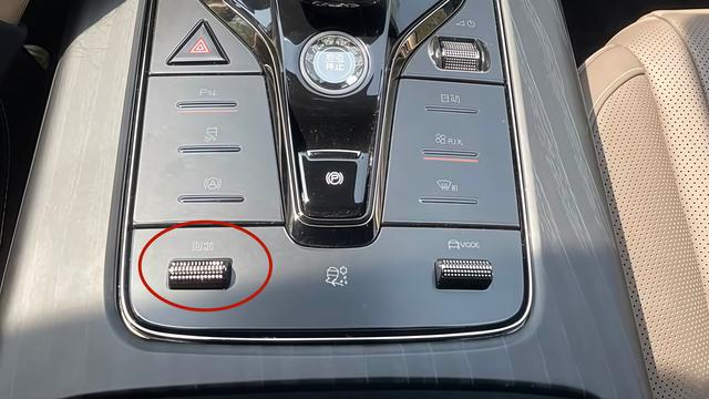 开比亚迪的混动车，最纠结的事情，到底是用EV还是HEV模式好？