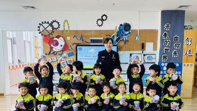 天津机场边检站开展“‘警’彩校园行 童心共筑国门屏障”主题活动