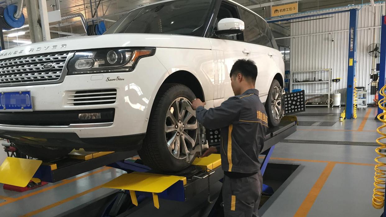 四轮定位越做越跑偏？二十年老师傅揭露设备调试的行业黑幕