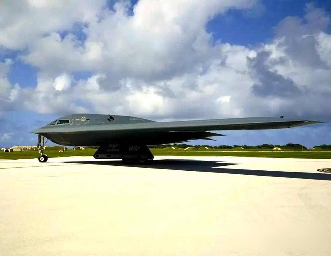 美军突袭伊朗核设施，特朗普高调炫耀，中东战火再升级