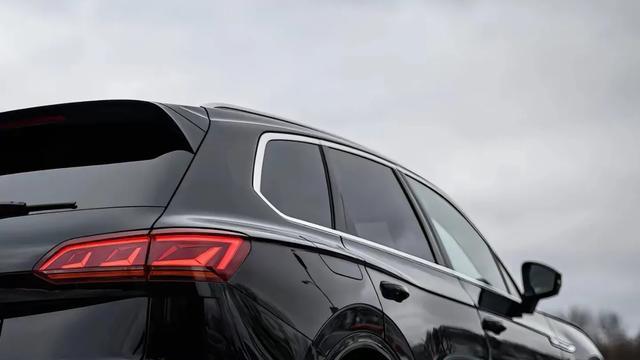 开途锐的都是大佬 新款途锐和宝马X5相比，谁划算 谁是大佬的选择呢