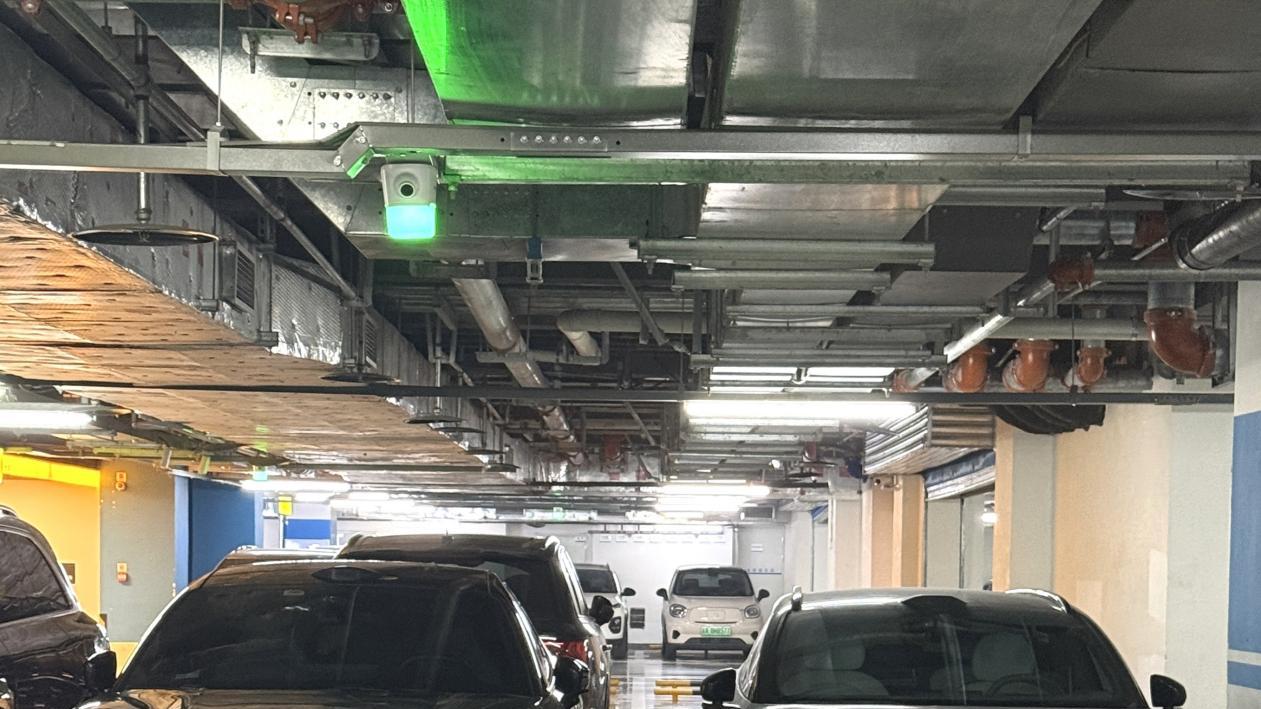 极氪车主的默契：看到就想贴贴！