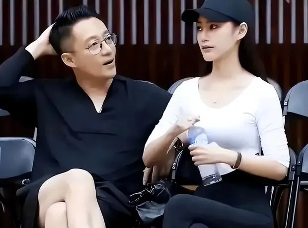 太打脸！汪小菲大婚，S妈深夜哭诉孙儿命苦，张兰出手维护马筱梅