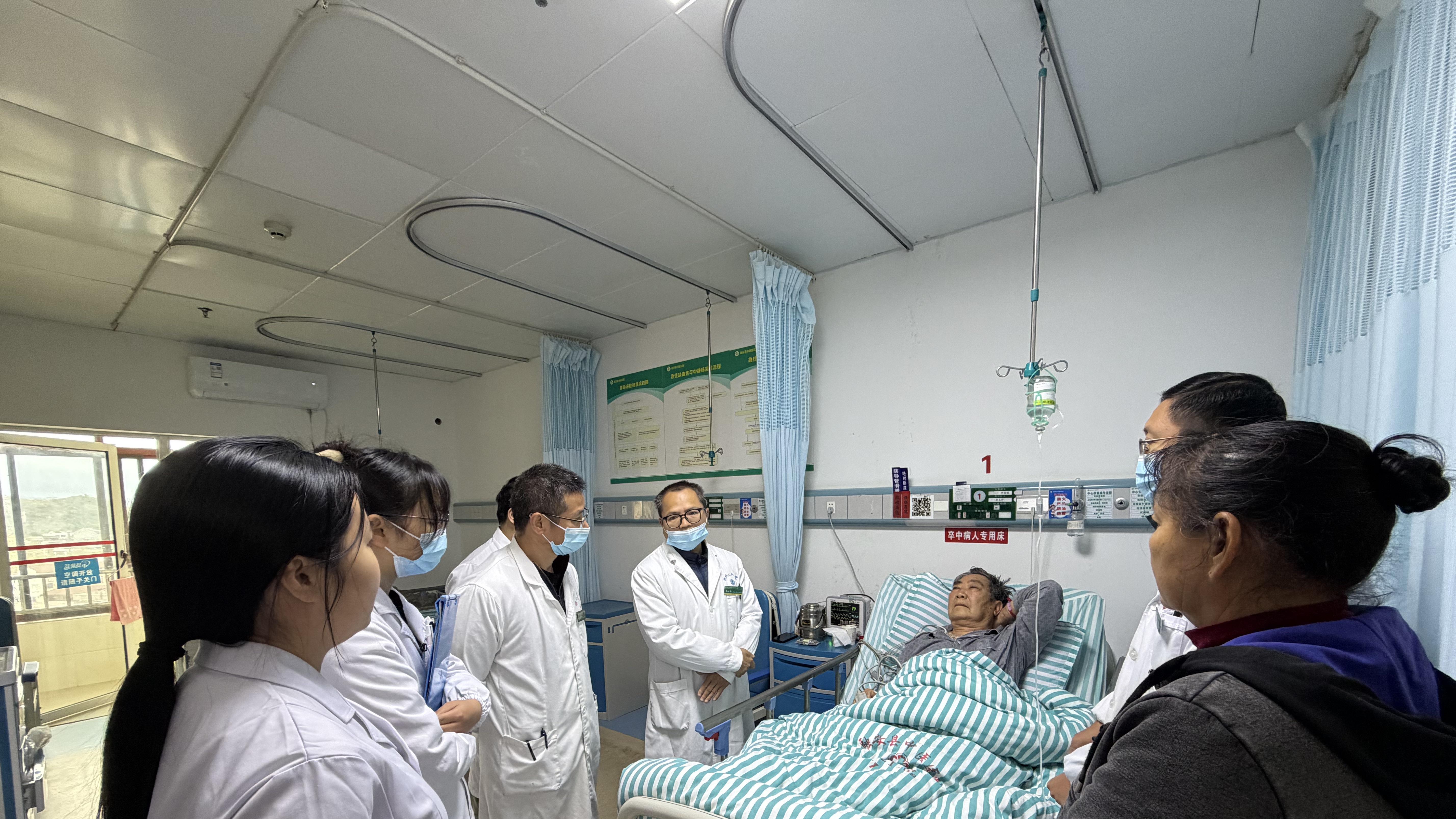 百名博士下乡  深受群众欢迎