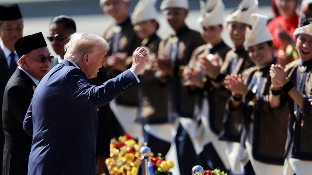 特朗普疲惫下飞机，金正恩没见到，让他相当的失望！