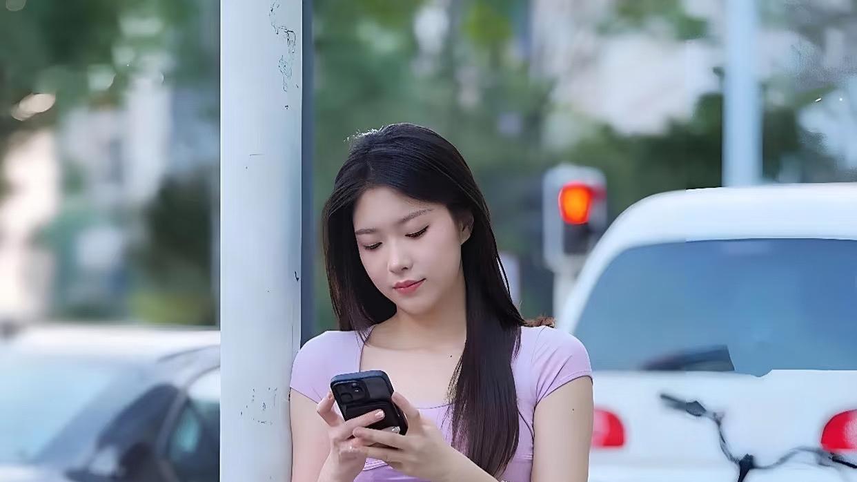 城市街头的粉色褶皱